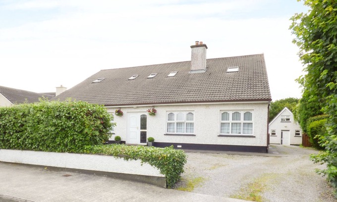 Ballina Apartment | KILTARTAN HOUSE 2B, family friendly in Ballina, County Mayo