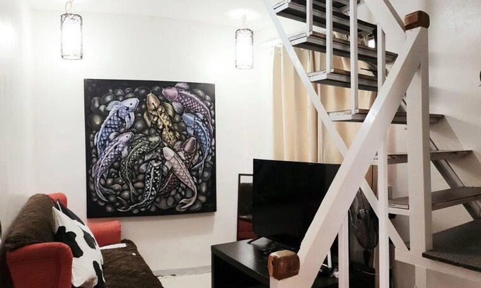 Silang Apartment | King Arts Bed and Breakfast with WiFi and Netflix! Near Bluemoon and Angelfields