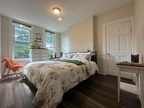 East New York House | King Bed 15 mins from JFK, near subway, early luggage drop off