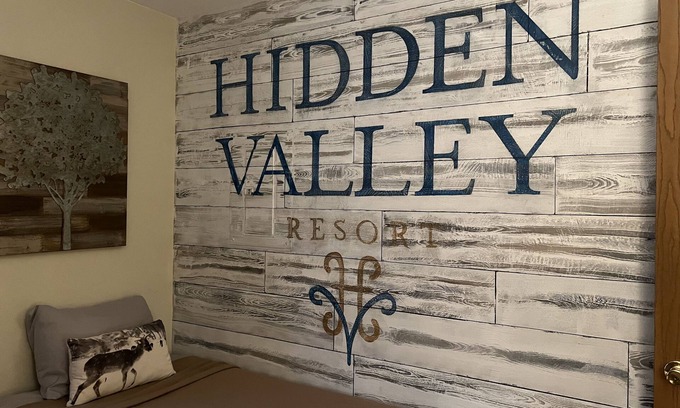 Hidden Valley Condo | King Bed! 2BR2BA ground level. Near golf & two pools. Well equipped kitchen!