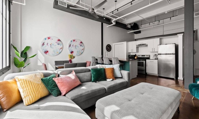 Downtown Fort Worth Apartment | King Bed Charming DWTN FTW Loft Sundance Square