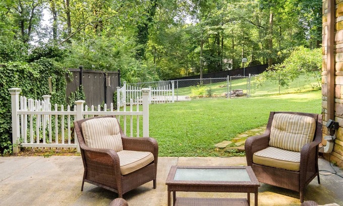 New Castle Apartment | King Bed, Comfy Space, No Cleaning Fee