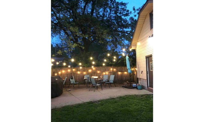 Elmhurst House | King Bed - Entire Home - Private corner lot