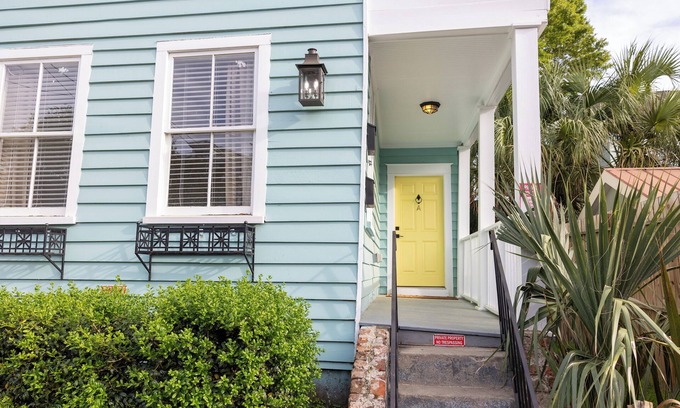 Charleston Condo | King Bed Escape near Historic Park Downtown w/Parking and A/C