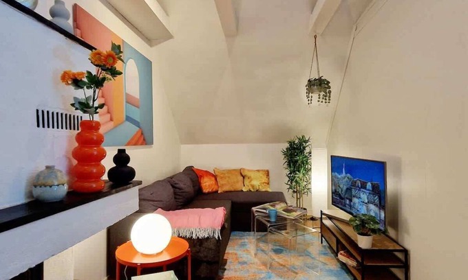 Engen Condo | King bed! Great location! Top floor!