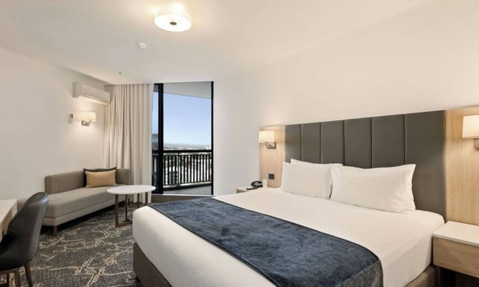 Spring Hill Hotel | King Bed @ Higher Floors Beautiful View with Balcony CBD Brisbane