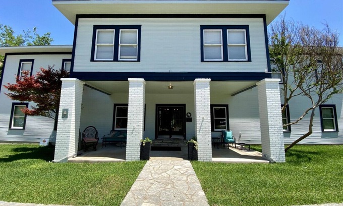 Glen Rose Hotel | King Bed Historic Riverside Getaway in Glen Rose