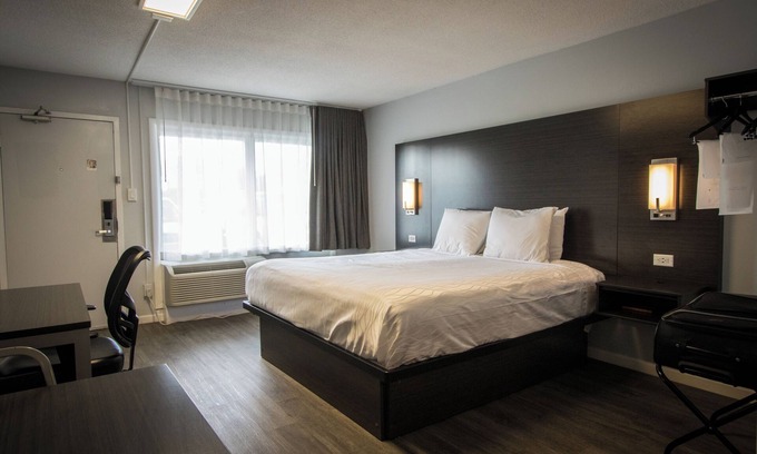 Henderson Hotel | King Bed No Smoking , No Pet