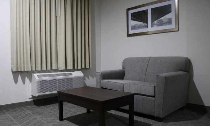 Humble Hotel | King Bed, Scottish Inns, Free Breakfast and IAH Shuttle Service