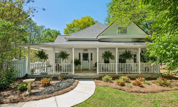 College Heights House | King Beds|Pets Welcome|Historic Queen Anne Cottage