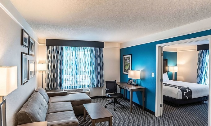 Ahwatukee Foothills Hotel | King Deluxe Suite, La Quinta, Spacious & Comfy, Right off Interstate 10