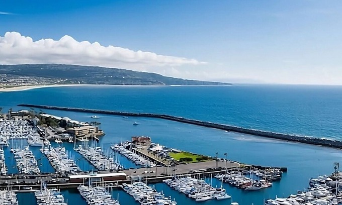 South Redondo Hotel | King Harbor Adventure! Whale Watching, Pets Allowed, Outdoor Pool & Jacuzzi!