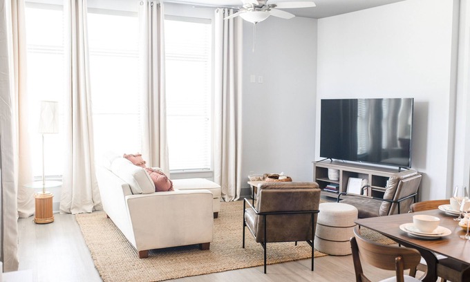 Fort Worth Apartment | King size bed in Jennings #208