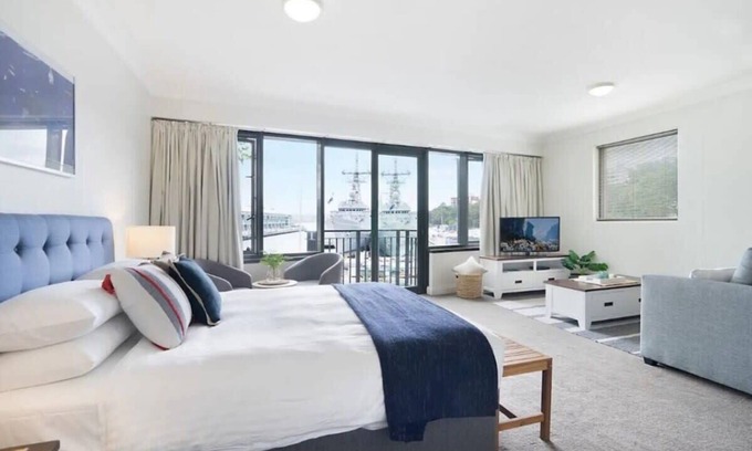 Woolloomooloo Apartment | King Size Studio With Water View, Walk To The City