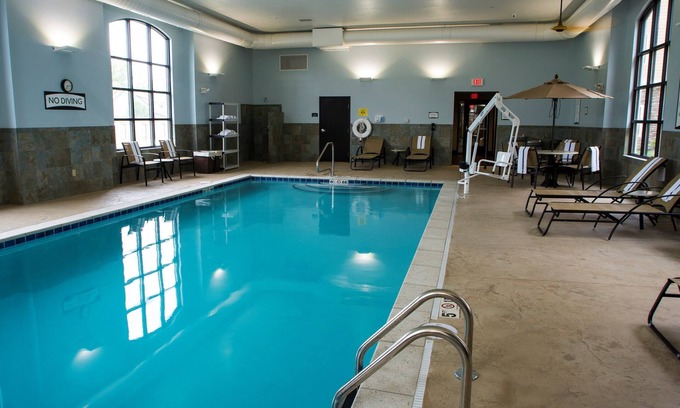 Lexington Condo | King Suite Near the University of Kentucky. Free Breakfast. Indoor Pool.