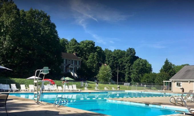 Kernersville House | KingBed Hot Tub BBQ Games Hypoallergenic