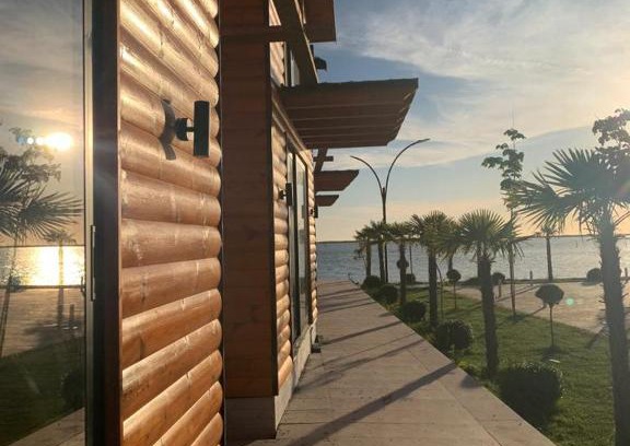 Fushe Kuqe Villa | Kingfish restaurant & boutique hotel