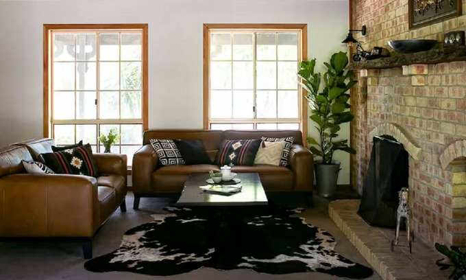 Jimboomba House | Kingfisher Lodge: country retreat with king beds, fireplace & pool on 2 acres