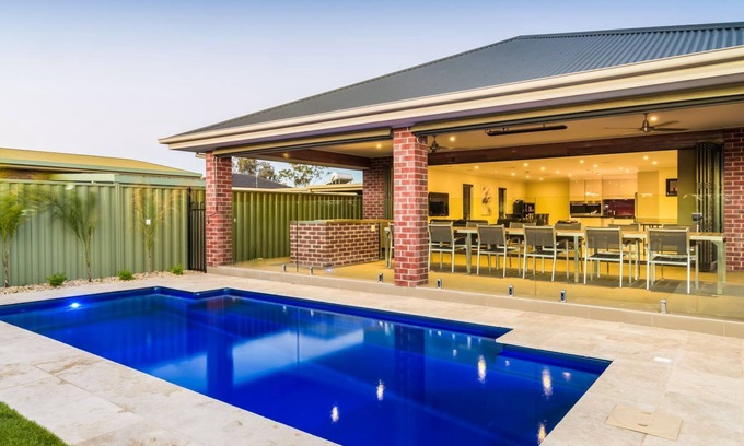 Yarrawonga House | Kings House - SOLAR POOL! *FREE weeknight June-Aug for Fri/Sat booking! Enquire!