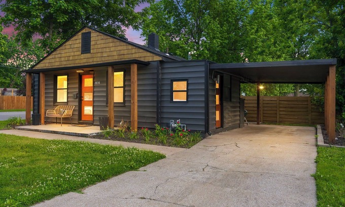 Joplin House | Kings, Kitchens & Comfort In Modern Cedar Home