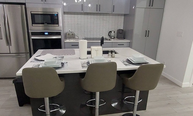Spruce Grove House | Kingsbury Oasis