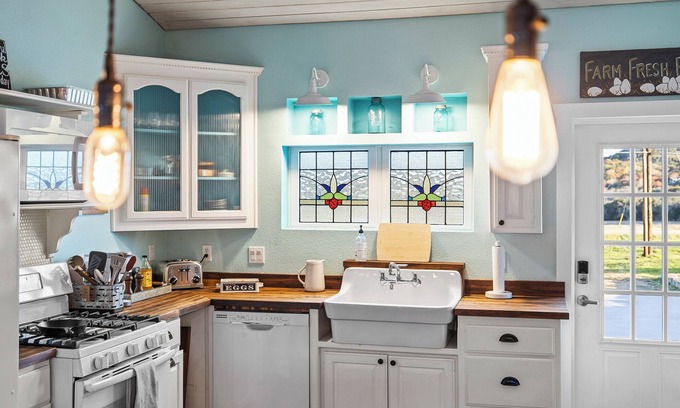 Boerne House | Kingsby Cottage - 1BR & Mountain Views
