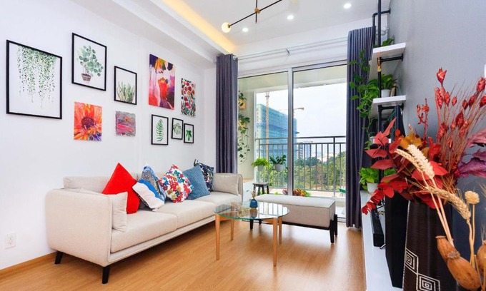 Tan Binh Apartment | Kirakuan Luxury 2BR Pool/Gym