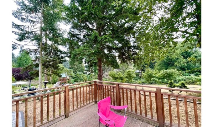 Inglewood-Finn Hill House | Kirkland Cheerful 3 bedroom 2 bath house