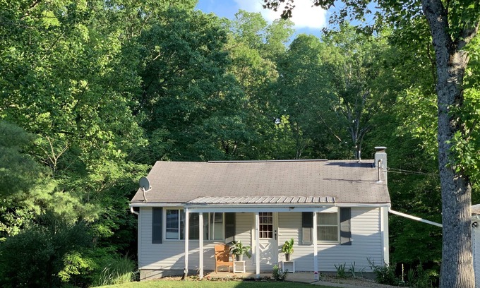 Glouster Cottage | Kittle Pine Front Rental Cottage at Dock 2 of Burr Oak Lake