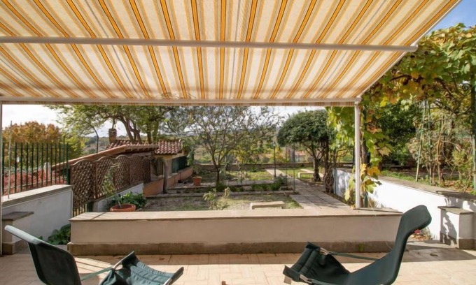 Fabrica di Roma Apartment | Kiwi e L'uva - Tuscia by Interhome