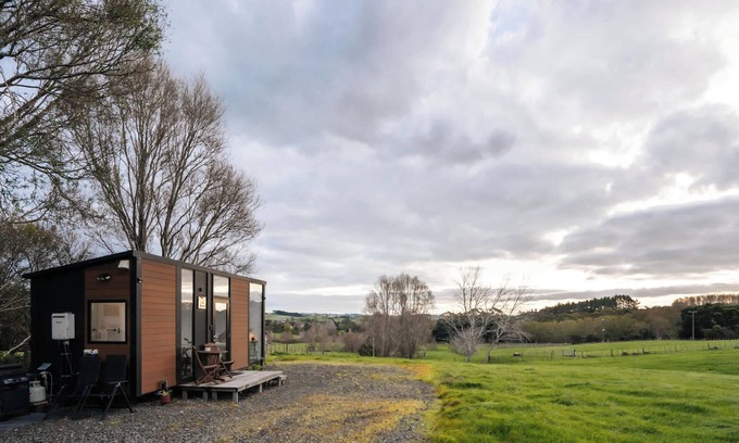 Waitoki House | Kiwi Farm Cabin 1 by Tiny Away