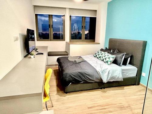 Brickfields Apartment | KL Sentral-Pool,Netflix,Gym,Monorail,Coworking,2pax