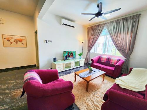 Sepang Apartment | KLIA 7th Floor Pool View 4 Rooms SUITE