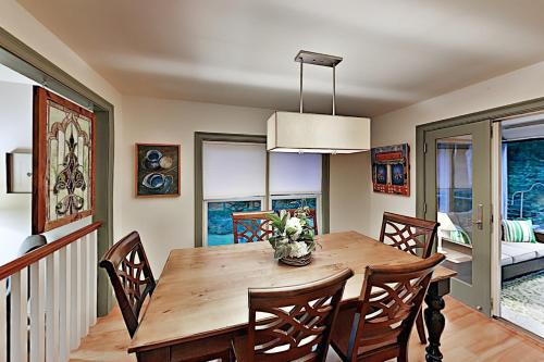 Boothbay House | Knickerbocker Lake Retreat