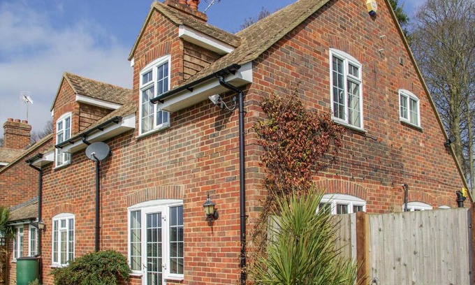 Maidstone House | Knights Cottage