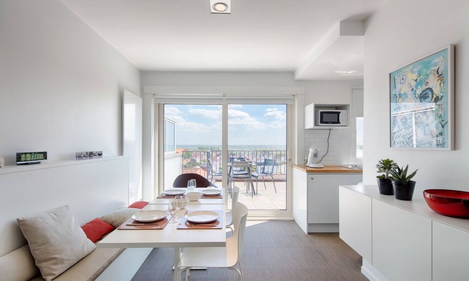 Duinbergen Apartment | Knokke Penthouse 50 meters from the sea max 3 pers.