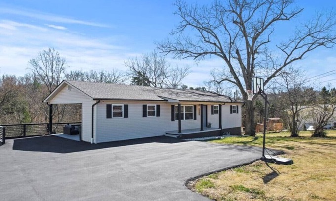 Knoxville House | Knox Retreat ~ Cozy Home w/Outdoor Entertainment