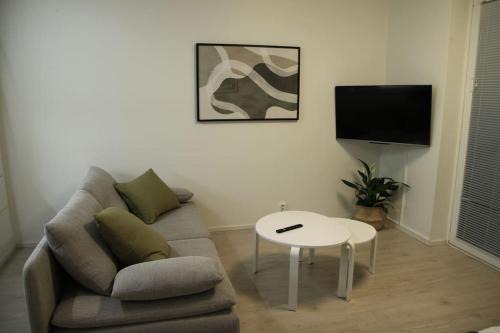 Etela-Kaarela Apartment | Kodikas hyvin varusteltu yksiö, autopaikalla