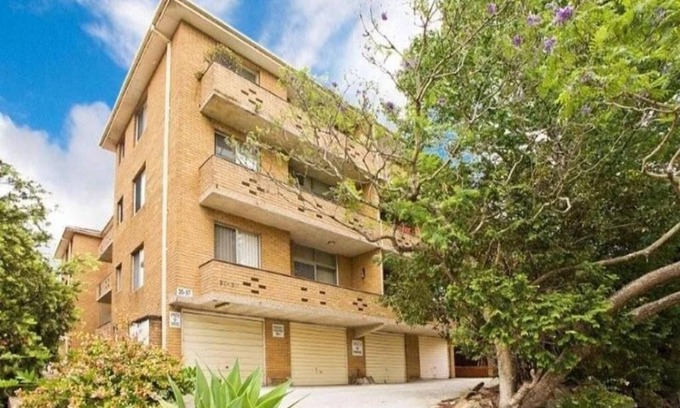 Kogarah Apartment | Kogarah Top Floor 2 Bedroom Apartment with Balcony