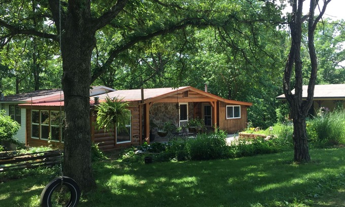 Steelville Cottage | Koi Cottage With Mineral Hot Tub ~ Located Minutes From The Upper Meramec River