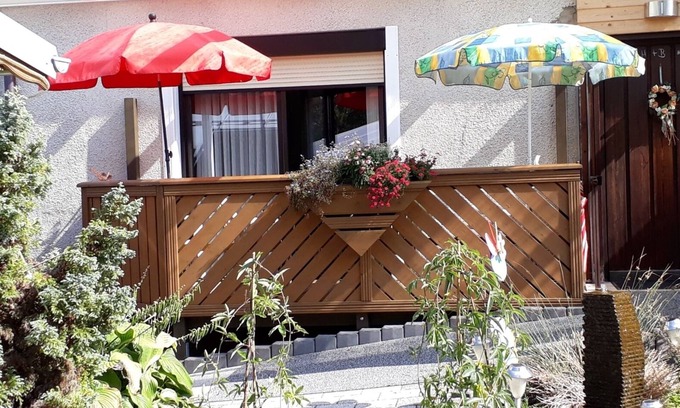 Steinwiesen Apartment | Komfortable 80qm Ferienwohnung mit großem überdachtem Balkon, voll ausgestattete Küche
