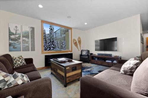 Sun Peaks Cabin | Kookaburra Lodge #302 By Bear Country