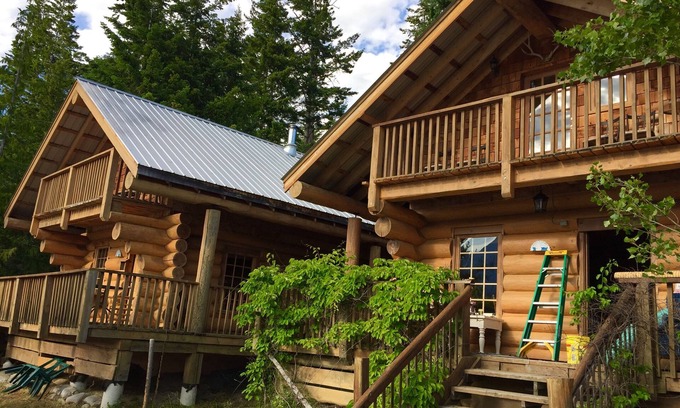 Boswell House | Kootenay Lake Lodge Waterfront Log Chalet - location, location, location!