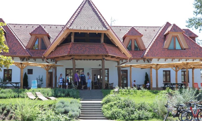 Tiszaorveny Bed & Breakfast | Kormorán panzió