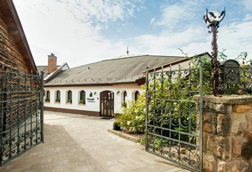 Kesztolc House | Kostel Panzió