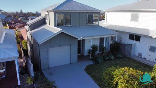 Caves Beach House | Kove at Caves Beach- Beach and pool access