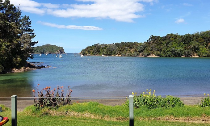 Tutukaka House | Kowharewa Beachfront Beauty