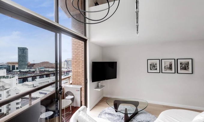 Sydney Central Business District Apartment | KozyGuru Sydney CBD Harbor View Loft with Parking