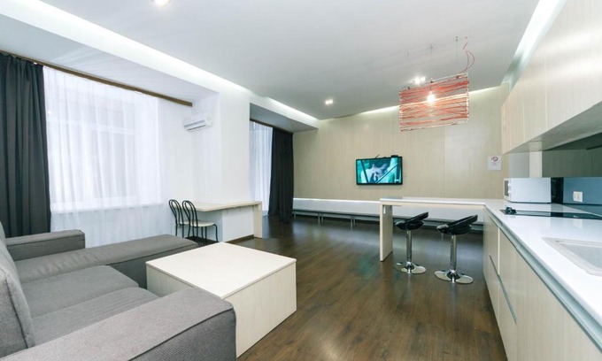 Lypky Apartment | Kreschatik 21 with terrace 2BR