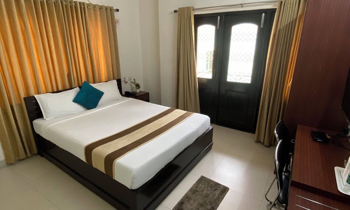 South Dum Dum Bed & Breakfast | Krishna Kunja Guest House